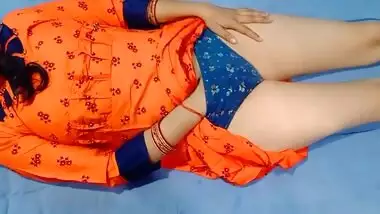 Hard penis helps the excited Desi in orange dress satisfy XXX slit