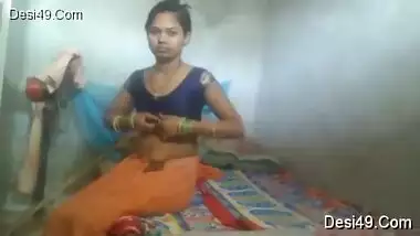 Lovely Indian student masturbates her XXX snatch in solo sex video