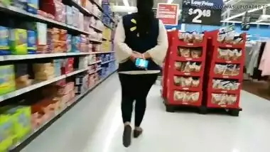 Huge butt Tamil Walmart employee