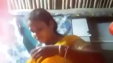 Cute bhabi changing saree in vc