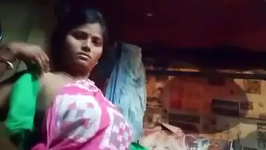 Bangladeshi Boudi showing her big boobies