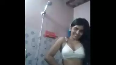 meeta lucknow girl bathing nude filming selfie