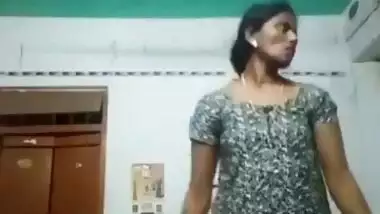 Tamil housewife video chatting part 1