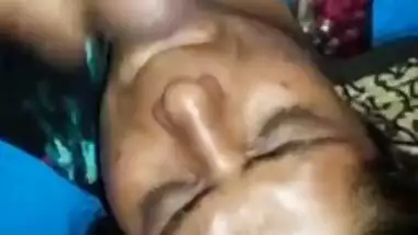 Indian widow cum facial MMS episode