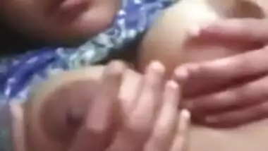 Desi Bhabi Sucking Own Boobs