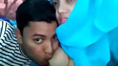 lucknow colg beauty faheema boobs sucked by bf