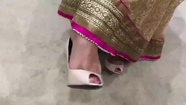 Desi MILFY sexy feet