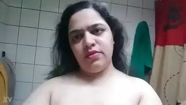 Dehati hijabi Muslim bhabhi big boobs viral show