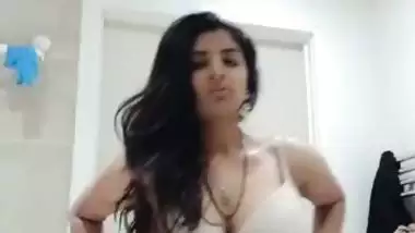 Tamil girl removes bra shows huge boobs nude viral show