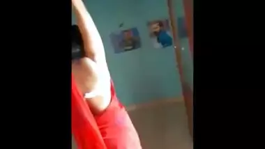 Indian nude aunty lying on the bed sucking a cock