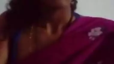 cute girl in saree doing sefles.mp4