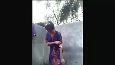 Desi villlage girl bath video