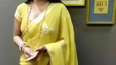 Monalisa bhabhi sexy in saree selfie video