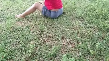 Garden Me Mili Bhabhi Ko Ghar Par Choda - Fuck Desi Bhabhi