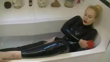 Angel Wicky Bath in latex