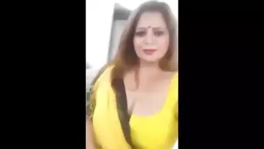 super desi hot milf in yellow