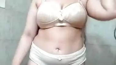 Super chubby girl showing boobs
