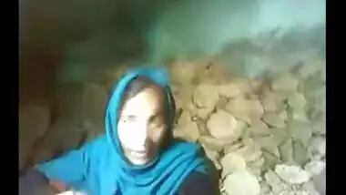 Desi village porn video of a sexy Muslim Punjabi woman.