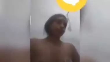 Today Exclusive- Desi Gf Showing Her Boobs And Pussy On Video Call