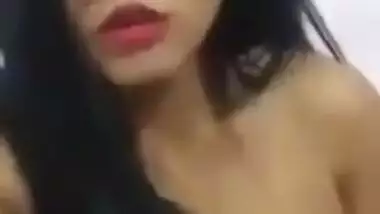 Indian Girl masturbate on Cam saying ‘Randi banana’