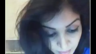 Horny Pakistan Girl Nafisa Striping on Webcam Inserting Dildo in Pussy Mms