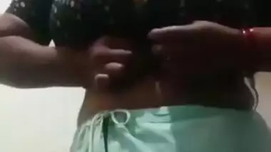 Bhabhi Shows Her Big Boobs