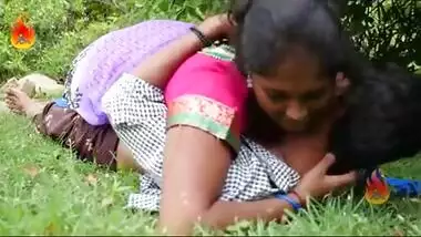 Kuliscenesex - Bollywood aunty boob press 038 outdoor romance indian sex video