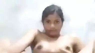 Horny Bhabhi Masturbating