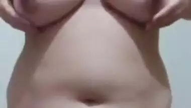 Desi Bhabi Showing her big boob