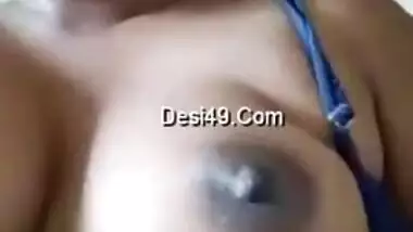 Desi Xxxxci Video Hindi - Pretty desi aunty not shy to show on camera her natural xxx tits indian sex  video