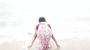 wet aunty at juhu beach