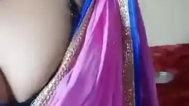 Desi Wife Showing Her Boobs