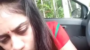 Desi girl sucking lover cock in car