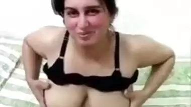 Beautiful Paki Pathan Milf Showing Boobs To Lover