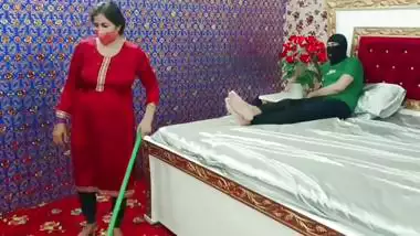 Indian House Maid Seduces and Fucked Hard by her House Owner