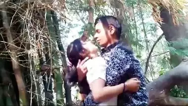 HD Indian porn video of desi girl outdoors with bf