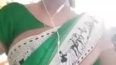 Tamil hot teacher showing her boobs and navel to her bf