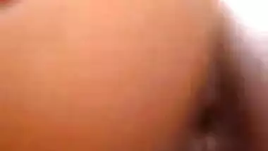 Indian girl nearly faints of pain as her boyfriend puts both his hands fully inside her pussy