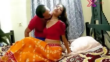 Hot Bhabi Seducing