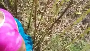 Hindu aunty ko paysa de kar chudai ki, Hindu desi outdoor