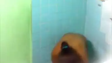 College girl posing naked in her hostel bathroom MMS