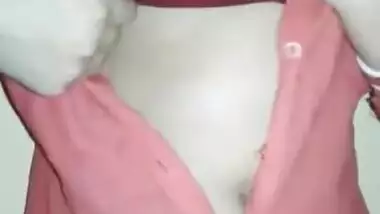 Desi bhabhi playing with her boobs