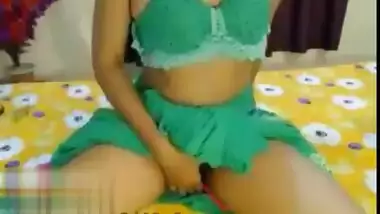 Hot Desi Bangla babe on Cam Showing Cute Boobs and Pussy and Squirting