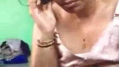 Sexy Gujarati Aunty On Phone During Handjob