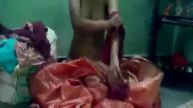 tamil aunty removing blouse