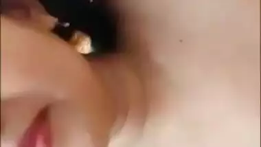 DoodhWali Bhabhi Showing Boobs Live