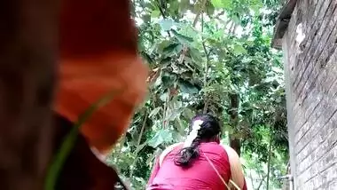 Bhabhi pissing,captured