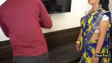 Desi Pari Bhabhi Seduces TV Mechanic For Sex With Clear Hindi Audio