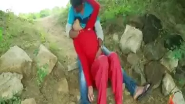 Pressing boobs of a hot Indian girl in the forest