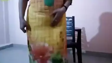 Desi bhabi seducing in salwar kammez